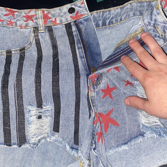 New Shorts perfect for 4th of July DC brand Harley Quinn - Picture 5 of 9